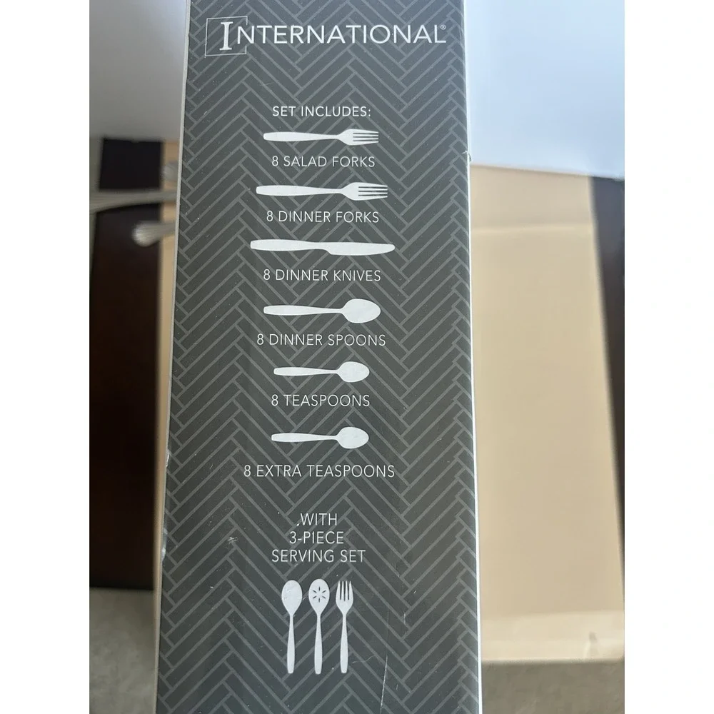 International Silver 5264791 Cascade 51 PC Flatware Set - Silver